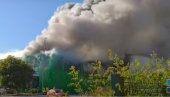 VELIKI POŽAR U DALMACIJI: Čule se i eksplozije, kupci bežali da spasu živu glavu (VIDEO) VELIKI POŽAR U DALMACIJI: Čule se i eksplozije, kupci bežali da spasu živu glavu (VIDEO)