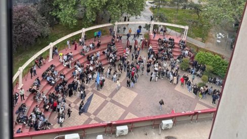 TOTALNI FIJASKO BLOKADERA FOTELJAŠA: Evo koliko je stvarno ljudi na ovom “veličanstvenom” protestu (FOTO)