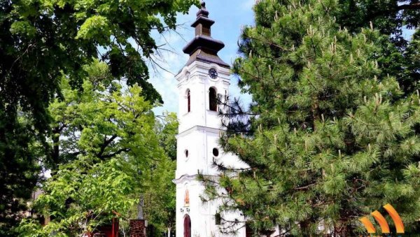 ХРАМОВНА СЛАВА ПРЕНОСА МОШТИЈУ СВЕТОГ ОЦА НИКОЛАЈА: У православном храму у селу Јаша Томић ХРАМОВНА СЛАВА ПРЕНОСА МОШТИЈУ СВЕТОГ ОЦА НИКОЛАЈА: У православном храму у селу Јаша Томић