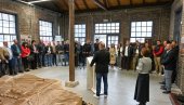 У МОДИ БИЛИ ЛИБАДЕ И ФИСТАН: Како су се промене у друштву одражавале на одевање Поморавља - Изложба у Музеју угљарства у Сењском Руднику