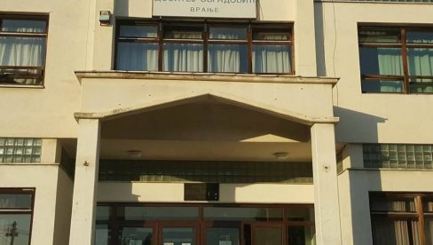 OSMOGODIŠNJE DETE TEŠKO POVREĐENO U ŠKOLU U VRANJU: Oglasila se direktorka škole OSMOGODIŠNJE DETE TEŠKO POVREĐENO U ŠKOLU U VRANJU: Oglasila se direktorka škole
