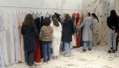 ИЗАБРАЛИ ДА ЗАБЛИСТАЈУ НА МАТУРСКОМ БАЛУ: Фондација хуманости Новости обезбедила одећу деци без родитељског старања у Звечанској (ВИДЕО)