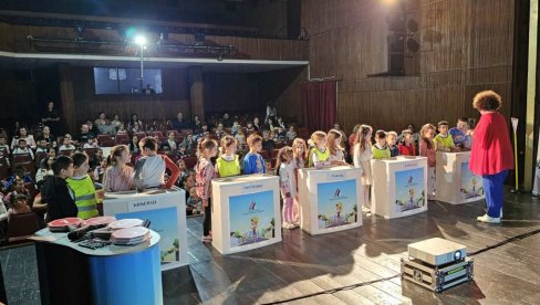„ЂУРИНИ“ ЂАЦИ  ДВОСТРУКИ ПОБЕДНИЦИ: У Параћину одржано Регионално такмичење „Пажљивкова смотра“ (ФОТО)