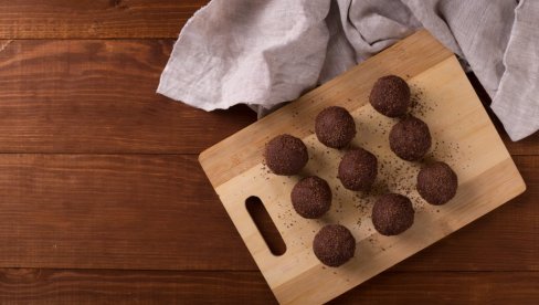 СА МЕДОМ И КАКАОМ: Енергетске бомбице СА МЕДОМ И КАКАОМ: Енергетске бомбице