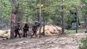 РУСКА “СТРАТЕГИЈА ТРОСТРУКОГ ГУШЕЊА” Британски Телеграф: Микс дронова, копнених напада и бомби разара линије одбране!