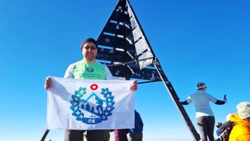 STEFANOVIĆ OSVOJIO TUBKAL NA ATLASU: Zastava planinara paraćinskog Javorka na najvišem vrhu Severne Afrike (FOTO)