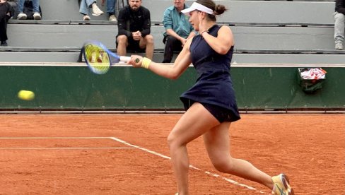ЛЕПЕ ВЕСТИ СА РОЛАН ГАРОСА, И ЛОЛА НА МЕЧ ОД ГЛАВНОГ ЖРЕБА! Сјајном игром српска тенисерка пласирала се у завршно коло квалификација ЛЕПЕ ВЕСТИ СА РОЛАН ГАРОСА, И ЛОЛА НА МЕЧ ОД ГЛАВНОГ ЖРЕБА! Сјајном игром српска тенисерка пласирала се у завршно коло квалификација