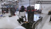 ТЕСЛА РОБОТ МЕСИО ТЕСТО И КУВАО ВЕЧЕРУ: Ево шта све Оптимус сада уме да ради
