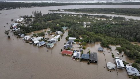 U AUSTRALIJSKIM POPLAVAMA JEDNA OSOBA IZGUBILA ŽIVOT, TROJE NESTALO: Pripremamo se za još loših vesti U AUSTRALIJSKIM POPLAVAMA JEDNA OSOBA IZGUBILA ŽIVOT, TROJE NESTALO: Pripremamo se za još loših vesti