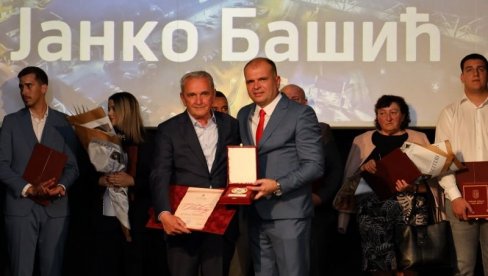 НАЈВИШЕ УЗДАРЈЕ ЗВОРНИКА ДР ЈАНКУ БАШИЋУ: Лекар великог знања и срца НАЈВИШЕ УЗДАРЈЕ ЗВОРНИКА ДР ЈАНКУ БАШИЋУ: Лекар великог знања и срца