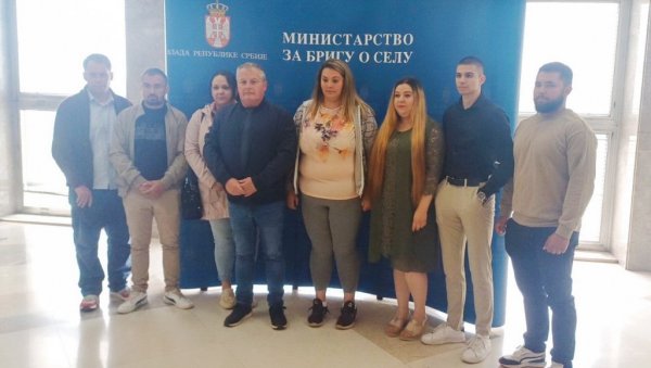 СЕДАМ СЕОСКИХ КУЋА У ЖИТИШТУ: Акција Министарства за бригу о селу СЕДАМ СЕОСКИХ КУЋА У ЖИТИШТУ: Акција Министарства за бригу о селу