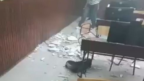 OTPAO DEO PLAFONA U ŠKOLI U BEČEJU: Učenica lakše povređena