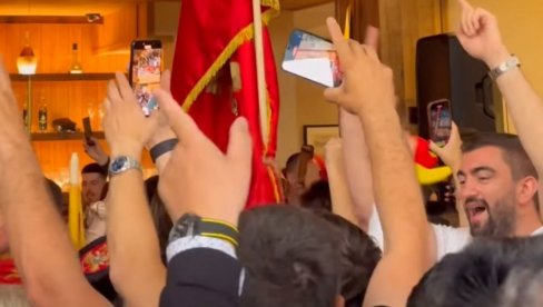 ДЕЛИРИЈУМ УЗ УСТАШКЕ ПЕСМЕ: У ресторану Љуба Миловића славе уз Томпсонa - у трансу и ДПС-ов пулен Андрија Кликовац ДЕЛИРИЈУМ УЗ УСТАШКЕ ПЕСМЕ: У ресторану Љуба Миловића славе уз Томпсонa - у трансу и ДПС-ов пулен Андрија Кликовац