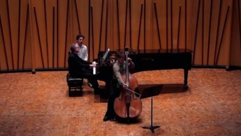 STRAHINJA MITROVIĆ PIŠE ISTORIJU: Prvi kontrabasista na svetu koji je osvojio Guildhall School of Music and Drama zlatnu medalju