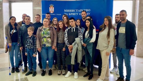 KROV NAD GLAVOM ZA JOŠ 13 PORODICA: Mladi bračni parovi dobili sredstva za kupovinu kuća na selu