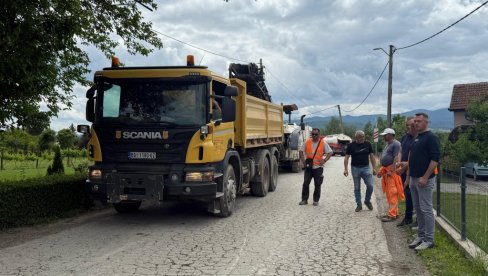 САНАЦИЈА ПУНОМ ПАРОМ: Врњчани обнављају оштећене локалне саобраћајнице САНАЦИЈА ПУНОМ ПАРОМ: Врњчани обнављају оштећене локалне саобраћајнице
