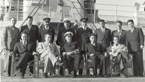 POTERA ZA ZAKOPNIM DRAŽINIM ZLATOM: U toku turneje po Africi, sa Galebom, samo je Dobrica Ćosić ostao izvan sukoba i domašaja intriga POTERA ZA ZAKOPNIM DRAŽINIM ZLATOM: U toku turneje po Africi, sa Galebom, samo je Dobrica Ćosić ostao izvan sukoba i domašaja intriga