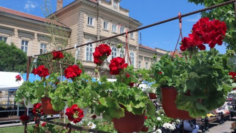 ОТВОРЕН ПРОЛЕЋНИ САЈАМ ЦВЕЋА И МЕДА У СМЕДЕРЕВУ: Продајна изложба до 25.маја ОТВОРЕН ПРОЛЕЋНИ САЈАМ ЦВЕЋА И МЕДА У СМЕДЕРЕВУ: Продајна изложба до 25.маја