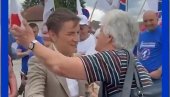 ANA BRNABIĆ SRELA ČUVENU BAKU IZ KOSJERIĆA: Čuvajte nam Vučića, moramo da se borimo! (VIDEO) ANA BRNABIĆ SRELA ČUVENU BAKU IZ KOSJERIĆA: Čuvajte nam Vučića, moramo da se borimo! (VIDEO)