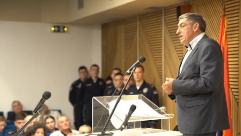 ХЕРОЈИ У ОДБРАНИ ОТАЏБИНЕ: Трибина Улога и значај посебних јединица полиције ХЕРОЈИ У ОДБРАНИ ОТАЏБИНЕ: Трибина Улога и значај посебних јединица полиције