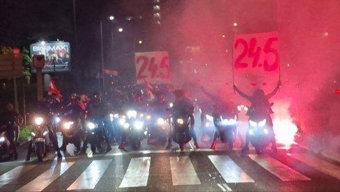 ЗВЕЗДА ЗОВЕ НА ПРОСЛАВУ ТИТУЛЕ: Делије на оригиналан начин позивају на Маракану (ВИДЕО) ЗВЕЗДА ЗОВЕ НА ПРОСЛАВУ ТИТУЛЕ: Делије на оригиналан начин позивају на Маракану (ВИДЕО)