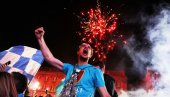 МАРАДОНА ГЛЕДА СА НЕБА И СМЕШИ СЕ:  Овако је горео Напуљ, снимак из ваздуха је нестваран (ФОТО)
