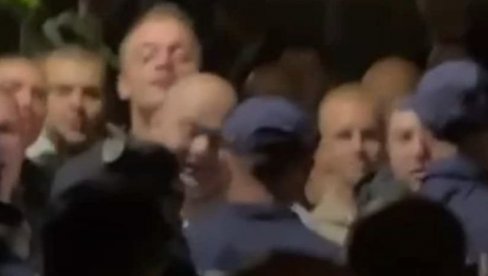 СКАНДАЛ У КУЛИ! ТЕРОРИСТИ ЗАМАЛО НИСУ ЗАПАЛИЛИ ГЕРОНТОЛОШКИ ЦЕНТАР: Желели да се освете пензионерима који гласају за Вучића!