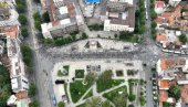 БЛОКАДЕРИ ФОТЕЉАШИ МАЛТРЕТИРАЈУ БЕОГРАЂАНЕ У ЦЕНТРУ ГРАДА Шака јада их се скупила на Душановцу, ТО ЈЕ ТАЈ ЊИХОВ ВЕЛИЧАНСТВЕНИ СКУП (ФОТО) БЛОКАДЕРИ ФОТЕЉАШИ МАЛТРЕТИРАЈУ БЕОГРАЂАНЕ У ЦЕНТРУ ГРАДА Шака јада их се скупила на Душановцу, ТО ЈЕ ТАЈ ЊИХОВ ВЕЛИЧАНСТВЕНИ СКУП (ФОТО)