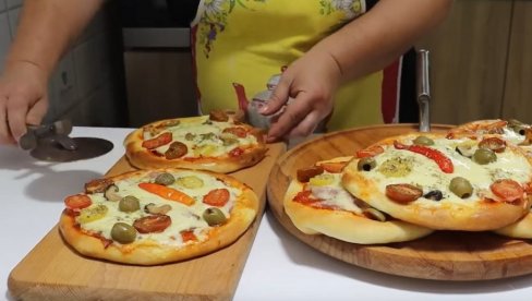 SPREMA SE BRZO I LAKO, A SOČNA JE I MEKANA: Za ovu picu ne treba da mesite testo SPREMA SE BRZO I LAKO, A SOČNA JE I MEKANA: Za ovu picu ne treba da mesite testo