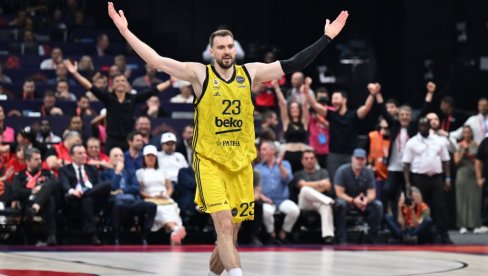 KAD SAM BIO KLINAC SANJAO SAM OVO: Marko Gudurić podigao trofej Evrolige (VIDEO)