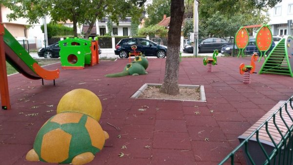ГРАД ПОЖАРЕВАЦ ТРАЖИ ИЗВОЂАЧА РАДОВА: За дечје игралиште у МЗ „Чачалица“ 4,7 милиона ГРАД ПОЖАРЕВАЦ ТРАЖИ ИЗВОЂАЧА РАДОВА: За дечје игралиште у МЗ „Чачалица“ 4,7 милиона