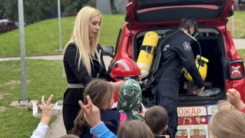МАЛИШАНИ КАО ВАТРОГАСЦИ: ГО Нови Београд организовао едукативну радионицу за најмлађе МАЛИШАНИ КАО ВАТРОГАСЦИ: ГО Нови Београд организовао едукативну радионицу за најмлађе