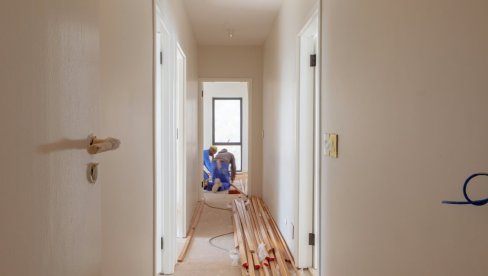 RENOVIRANJE OD 440 DO 550€ PO KVADRATU: Koliko koštaju nove instalacije u stanu, stolarija i keramički radovi