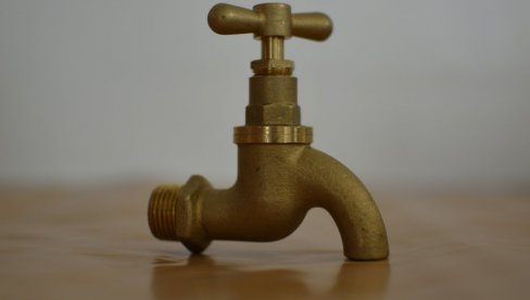 СПРЕЧИТЕ ПУЦАЊЕ ЦЕВИ ТОКОМ МИНУСА: Пар лаких трикова да избегнете непотребне трошкове