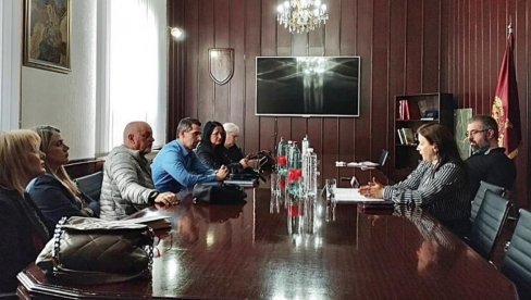 TIMSKIM RADOM DO DOBRIH REZULTATA: Sastanak sa direktorima vaspitno-obrazovnih ustanova na teritoriji Ćuprije TIMSKIM RADOM DO DOBRIH REZULTATA: Sastanak sa direktorima vaspitno-obrazovnih ustanova na teritoriji Ćuprije