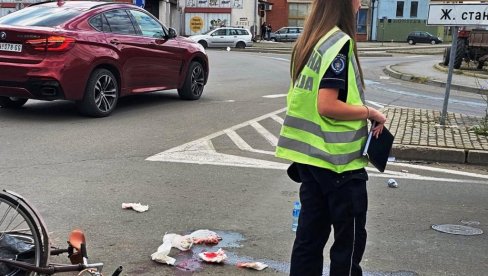 ZAKUCAO SE BICIKLOM U KAMION: U Paraćinu povređen stariji muškarac ZAKUCAO SE BICIKLOM U KAMION: U Paraćinu povređen stariji muškarac