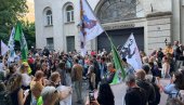 ДОШЛИ ДА ИСТЕРАЈУ СТУДЕНТЕ КОЈИ ХОЋЕ ДА УЧЕ: Ћерка србомрсца притиска полицију да удовољи блокадерским захтевима ДОШЛИ ДА ИСТЕРАЈУ СТУДЕНТЕ КОЈИ ХОЋЕ ДА УЧЕ: Ћерка србомрсца притиска полицију да удовољи блокадерским захтевима