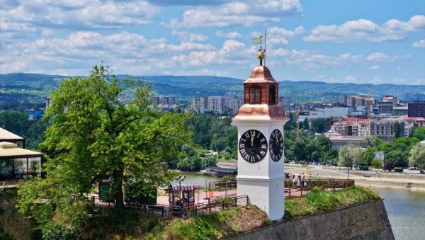 ТОРАЊ ОЈАЧАН ДА ОДОЛИ ОЛУЈАМА: Обнова симбола на Петроварадинској тврђави при крају ТОРАЊ ОЈАЧАН ДА ОДОЛИ ОЛУЈАМА: Обнова симбола на Петроварадинској тврђави при крају