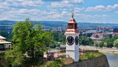 ТОРАЊ ОЈАЧАН ДА ОДОЛИ ОЛУЈАМА: Обнова симбола на Петроварадинској тврђави при крају ТОРАЊ ОЈАЧАН ДА ОДОЛИ ОЛУЈАМА: Обнова симбола на Петроварадинској тврђави при крају