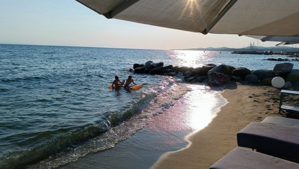 ТЕЛО МЛАДИЋА ИЗВУЧЕНО ИЗ МОРА: Био је без свести, велика трагедија у Грчкој ТЕЛО МЛАДИЋА ИЗВУЧЕНО ИЗ МОРА: Био је без свести, велика трагедија у Грчкој