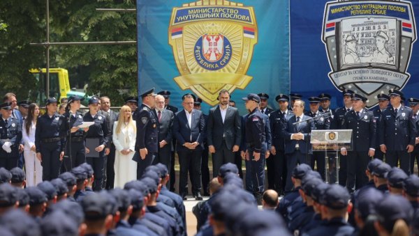 И ПОЛИЦИЈА ДАЈЕ ДОПРИНОС ДРУШТВУ: Одржана промоција полазника четири класе ЦОПО у Сремској Каменици И ПОЛИЦИЈА ДАЈЕ ДОПРИНОС ДРУШТВУ: Одржана промоција полазника четири класе ЦОПО у Сремској Каменици