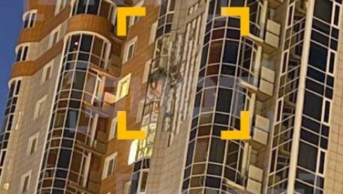 ЈЕЗИВИ ПРИЗОРИ ИЗ МОСКВЕ: Украјински дрон разнео зграду у центру (ФОТО/ВИДЕО) ЈЕЗИВИ ПРИЗОРИ ИЗ МОСКВЕ: Украјински дрон разнео зграду у центру (ФОТО/ВИДЕО)
