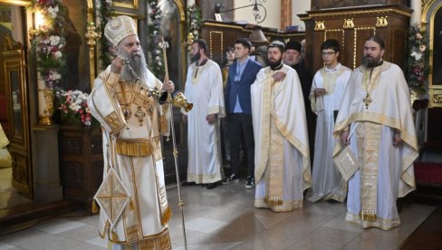 ВЕРНИЦИ ЦЕЛИВАЈУ МОШТИ СВЕТОГ САВЕ: Патријарх служи литургију у Вазнесењској цркви - Београд обележава Спасовдан (ВИДЕО) ВЕРНИЦИ ЦЕЛИВАЈУ МОШТИ СВЕТОГ САВЕ: Патријарх служи литургију у Вазнесењској цркви - Београд обележава Спасовдан (ВИДЕО)