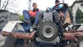 ЛОМЕ ЛЕЂА ЦЕО РАДНИ ВЕК, А НЕ ЗАРАДЕ - ПЕНЗИЈУ: Сакупљачи секундарних сировина, њих 25.000, и даље су без права и социјалне заштите