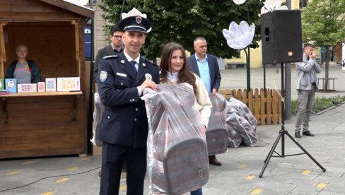 АУТО СЕДИШТА ЗА БЕБЕ: Традиционална акциј ау Зрењанину АУТО СЕДИШТА ЗА БЕБЕ: Традиционална акциј ау Зрењанину