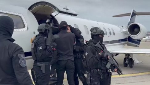 ДЕЛИЋ И АРКАН СТИГЛИ У ПОДГОРИЦУ: Звицерови сарадници изручени Црној Гори (ВИДЕО) ДЕЛИЋ И АРКАН СТИГЛИ У ПОДГОРИЦУ: Звицерови сарадници изручени Црној Гори (ВИДЕО)