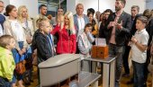 PRILIKA DA SE ZAVIRI U ŽIVOT I DELO NAJVEĆEG NAUČNIKA: Izložba Muzeja Nikole Tesle očarala publiku u Pljevljima (FOTO)