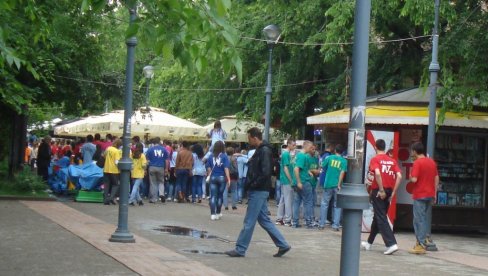 MATURANTSKA ŽURKA: Obustava saobraćaja u centru Požarevca MATURANTSKA ŽURKA: Obustava saobraćaja u centru Požarevca