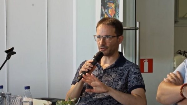ПОРФЕСОР ИЗ ИТАЛИЈЕ ЗБОГ БЛОКАДЕРА ОСТАО БЕЗ ПОСЛА: Толико о томе колико их је заиста брига за образовање ПОРФЕСОР ИЗ ИТАЛИЈЕ ЗБОГ БЛОКАДЕРА ОСТАО БЕЗ ПОСЛА: Толико о томе колико их је заиста брига за образовање