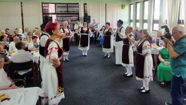 ГОДИНЕ НИСУ ПРЕПРЕКА ЗА ДРУЖЕЊЕ: у Параћину одржани „Пролећни сусрети“ клубова за старе (ФОТО) ГОДИНЕ НИСУ ПРЕПРЕКА ЗА ДРУЖЕЊЕ: у Параћину одржани „Пролећни сусрети“ клубова за старе (ФОТО)